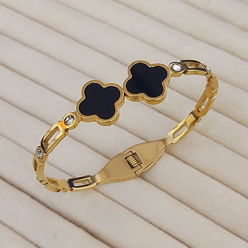 Elegant Clover Bracelet