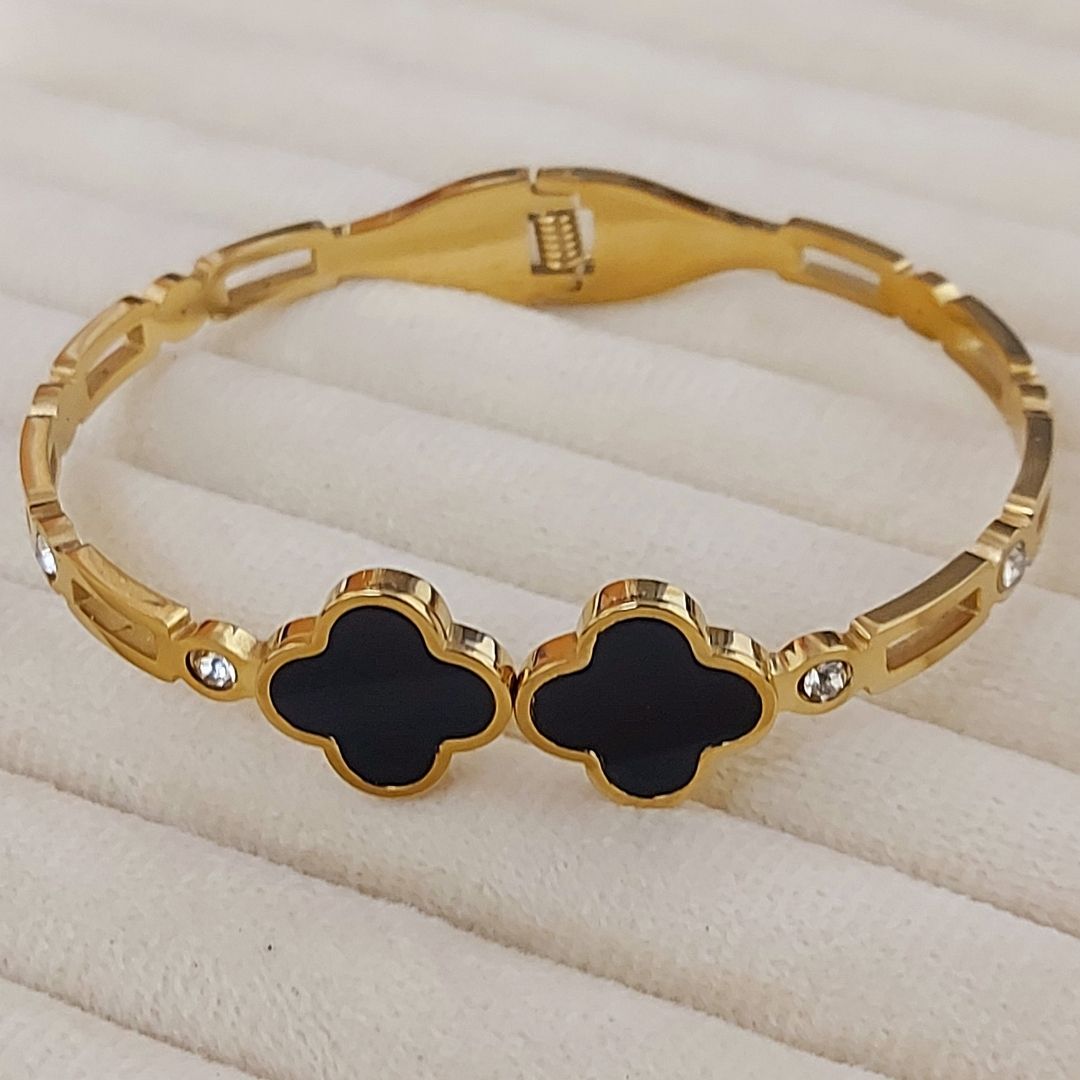 Elegant Clover Bracelet