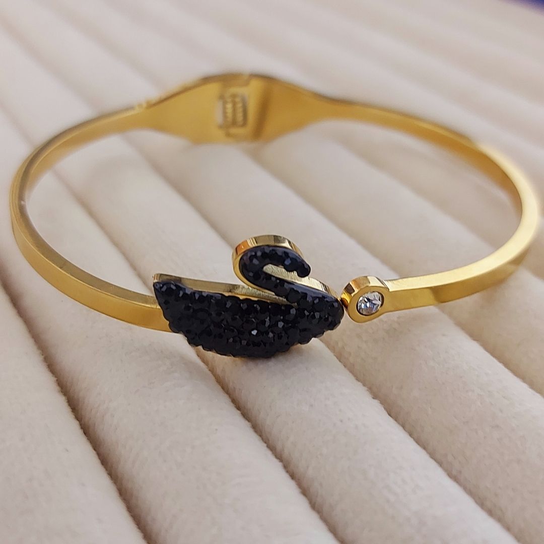 Elegant Black Swan Bracelet