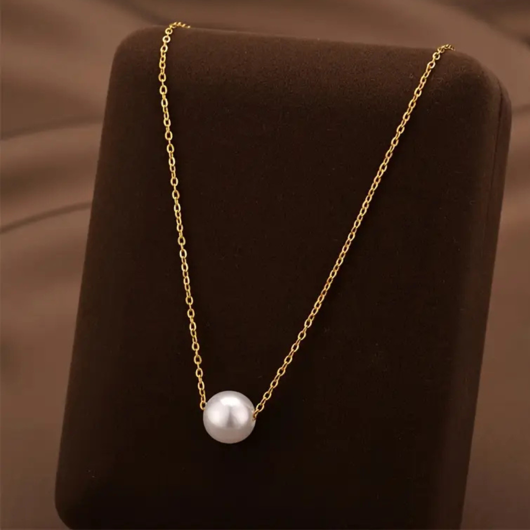 Elegant Golden Necklace Pearl Pendant